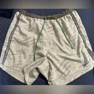 Nike run division 5” lined shorts